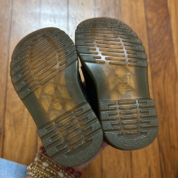 Dr. Martin’s baby shoes size 6 - Picture 4 of 8
